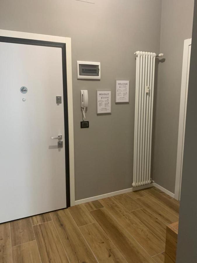 Nibu Appartamenti - Appartamento Centrale Comodo A Tutto, Anche A Villa Chiara Казалекио ди Рено Екстериор снимка