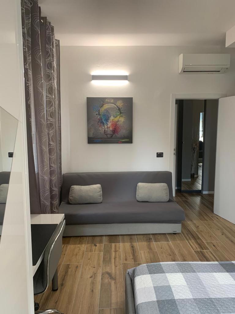 Nibu Appartamenti - Appartamento Centrale Comodo A Tutto, Anche A Villa Chiara Казалекио ди Рено Екстериор снимка